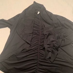 Cropped and scalloped yoga jacket